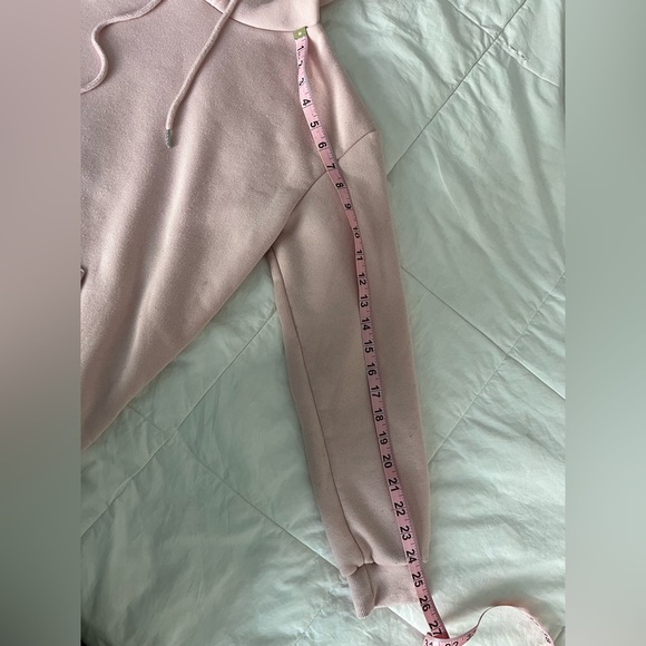 WOMENS PINK SWEATSHIRT SIZE SMALL - Picture 3 of 5